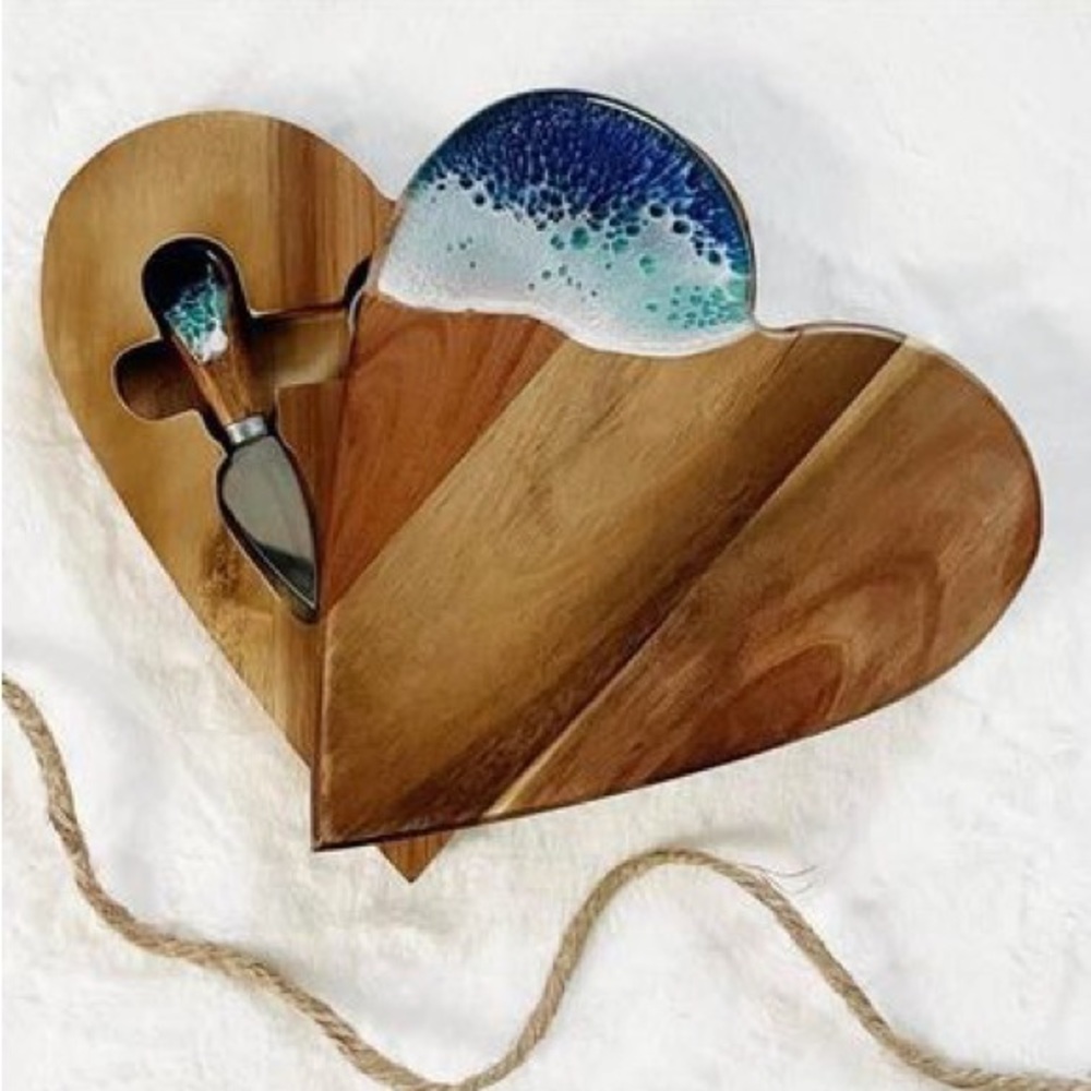 Ocean Wave Heart Box charcuterie board